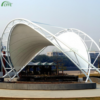 Structure de membrane moderne Lyfe pour abri paysager, abri de voiture, parc photovoltaïque, terrain de basketball, stade, borne de recharge de voiture et pare-soleil