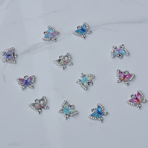 Breloques en alliage papillon colorées avec incrustation de diamants pour la fabrication de bijoux DIY, pendentifs de mode pour femmes, accessoire cadeau - Product Image 3