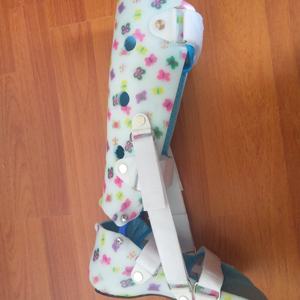 เทคโนโลยียึดขาหักด้วยแผ่น PP ของ HKAFO พร้อมอุปกรณ์พยุงข้อต่อแบบเคลื่อนไหวได้ 4.0  พร้อมห่วงล็อคแบบวงแหวนที่ติดกับเอว ความหนา 2 มม. A6 - Product Image 5