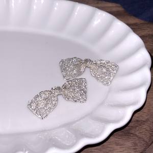 Pendientes de Plata de Ley S925 con Lazo de Encaje Levi's, Joyería de Moda Dulce y Femenina con Textura Hueca Delicada - Product Image 5