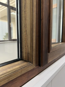 <span class=keywords><strong>Ventanas</strong></span> de madera revestida de aluminio con certificación CE, color palisandro negro, <span class=keywords><strong>ventanas</strong></span> abatibles de madera revestida para villas residenciales. - Product Image 6