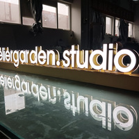 Acrylique personnalisé de prix usine SP avec lumière LED enseigne lumineuse enseignes de bureau avec base enseigne de table à LED pour logo de réception d'entreprise
