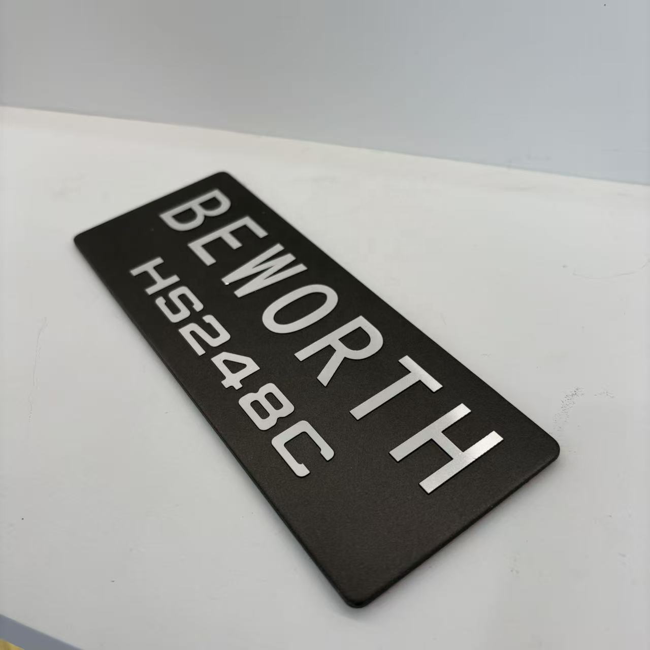 Metal Sign Manufacturer Highlight Aluminum Plate Glossy Brushed Aluminum Printing Stamping Crafts Metal Identification Logo