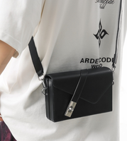 Sac à bandoulière minimaliste en cuir PU avec barre métallique, sac messager fin à rabat pour homme, usage quotidien professionnel