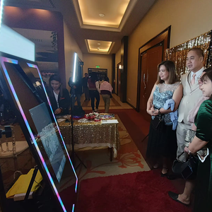 Cabina Fotografica Touch Screen da 43 Pollici in Metallo con Fotocamera e Stampante, Set Completo con Flight Case, Direttamente dalla Fabbrica - Product Image 1