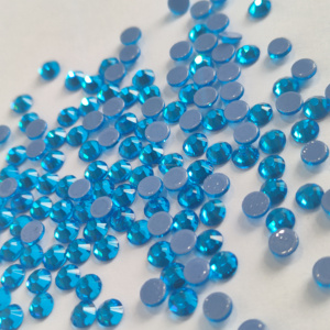 ZK gros SS6-SS30 rond <span class=keywords><strong>Strass</strong></span> chaleur fixe cristal Capri bleu <span class=keywords><strong>strass</strong></span> en vrac dos plat verre chaleur fixe <span class=keywords><strong>strass</strong></span> vêtements - Product Image 5