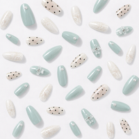 Faux ongles à presser forme cercueil, vert sauge Morandi délicat, à pois en dentelle, avec nœud transparent et perle, pour les rendez-vous et les sorties au café