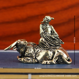 Figurine en laiton Dingtong Laozi montant un bœuf, objet décoratif artistique rétro, artisanat, maison, bureau, salle d'étude, culturel et petit objet décoratif. - Product Image 2