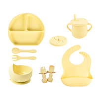 Vaisselle incassable de luxe personnalisée en gros : bavoir, bol, assiette, gobelet à bec, récipient à collation, cuillère courte, fourchette, motif dessin animé