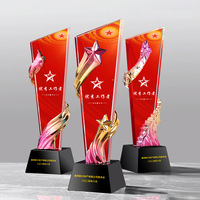 Fabricante de Trofeos de Cristal HDW con Fondo Multicolor y Opción de Grabado Personalizado para Promoción de Marca