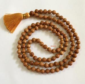 Magnifique collier Mala en bois de santal fait main - Product Image 1