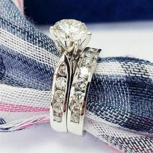 Conjunto de Joyería Nupcial Q139, Anillo de Compromiso de Oro Sólido de 18K con Diamantes Redondos, Conjunto de Anillos de Boda para Mujer con Engaste de Garras - Product Image 2