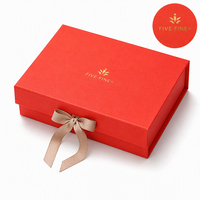 Grande boîte cadeau rigide à couvercle rabattable de couleur orange pour robe de soirée et emballage de vêtements avec ruban gros-grain et logo estampé or