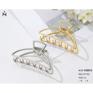 Fermaglio per capelli a mezza luna da 9 cm in metallo marca Z per donna, accessorio moda per capelli - Product Image 1