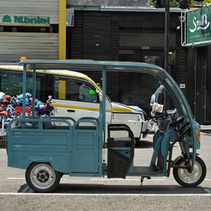Vehículo Ligero Comercial Eléctrico de Tres Ruedas <span class=keywords><strong>Piaggio</strong></span> Ape, Triciclo Eléctrico de Pasajeros con Techo - Product Image 3