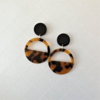 2023 nouvelle boucle d'oreille en résine acrylique d'acétate de coquille de tortue assortie à la mode pour femme bijoux de mode en gros usine boucle d'oreille personnalisée