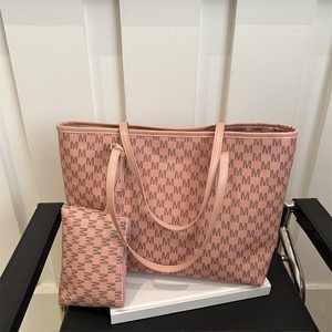 Sac à main bandoulière 2025 avec chaîne, sac fourre-tout de luxe tendance pour femmes, grands sacs fourre-tout à bandoulière - Product Image 2