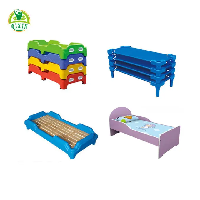 Conjuntos de móveis para crianças no jardim de infância