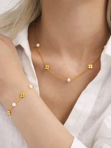 Collar de cadena de flores de perlas de agua dulce, pulsera de trébol de cuatro hojas, acero inoxidable 316L, conjunto de joyas de oro auténtico de 18 quilates - Product Image 3