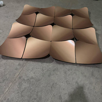 Modernas Placas de Techo Falso Cuadradas de Aluminio Ignífugas con Diseño Geométrico Cortado con Láser para Vestíbulos de Hoteles y Salas de Exposiciones