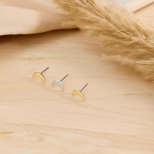 Pendientes Angelina Moon Stud de 6 mm chapados en oro, regalo de joyería de moda unisex - Product Image 2