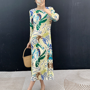 Vestido Miyake plisado de la serie Verano 2026, con nueva tecnología, efecto adelgazante y que cubre la figura, elástico, elegante y a la moda. - Product Image 3