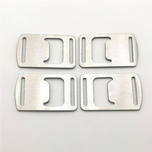 Regali promozionali Logo personalizzato cordino portafoglio in acciaio inossidabile dimensioni apribottiglie per <span class=keywords><strong>birra</strong></span> a forma di carta in metallo - Product Image 4