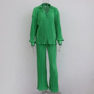 Dropshipping Offre Spéciale Femmes plissées 2 pièces Coord Outfits Plisse Flare Sleeve Lace-up V-neck Crop Tops Green Wide Leg Pants Set - Product Image 6