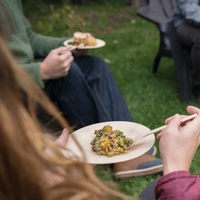 Vent de gros Assiettes jetables en bambou Carré de pâte de bois Plat en bambou biodégradable pour la fête et les restaurants