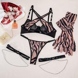 Ensemble de lingerie sexy léopard en gros, 5 pièces - Soutien-gorge en maille ajourée à chaîne croisée, string, ceinture de jambe, gants, lingerie fétichiste OEM - Product Image 6