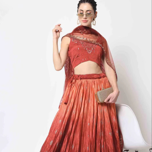 Chinon Fil de Soie Brodé Semi-Cousu Collection Lehenga Choli pour Mariages et Fêtes - Product Image 1