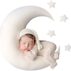Oreiller de pose pour photographie de nouveau-né professionnel - Assistant de pose et accessoire pour bébé en forme de croissant de lune - Product Image 1