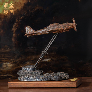 Ornement en laiton de l'avion de chasse Il-2 Copper And Gold Years, modèle décoratif de table à l'échelle 1:48 pour la décoration de la maison et comme cadeau - Product Image 4