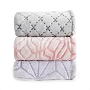 Manufacturer China Anti-pilling Soft Geometric Style Designer King Size Carved Flannel Fabric Blanket