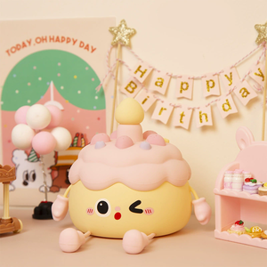 ไฟกลางคืนรูปเค้กวันเกิดการ์ตูนน่ารัก ซิลิโคนนุ่มนวลทันสมัย ชาร์จผ่าน USB ปรับความสว่างได้ เหมาะสำหรับเด็ก สร้างบรรยากาศเทศกาล - Product Image 6