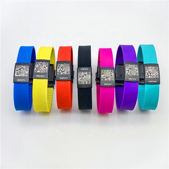 Custom Qr Code Black Medal Black Brooch Medical Alert Bracelet with Black Tag and Buckle
