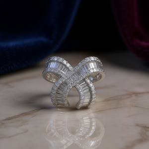 E4404 Anello in oro bianco con diamanti taglio baguette, gioielli unisex di lusso naturali e raffinati - Product Image 2