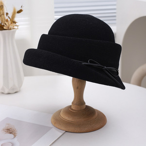 Sombrero de copa negro estilo Hepburn francés para mujer, para otoño e invierno, con un toque de alta clase, como un sombrero de dama joven. - Product Image 1