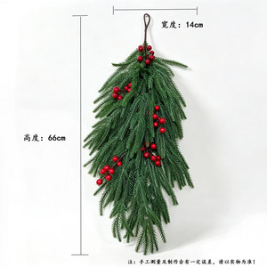 Branche de pin artificielle de Noël avec baies rouges, décoration murale style nordique, décoration de porte, en plastique - Product Image 2