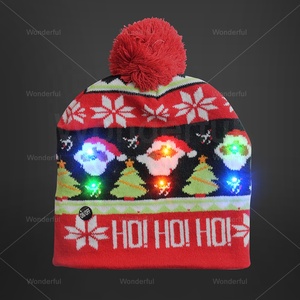 Bonnets courts en tricot lumineux à LED avec <span class=keywords><strong>pompon</strong></span>, chapeaux d'hiver festifs avec décorations de Noël pour les fêtes - Product Image 3