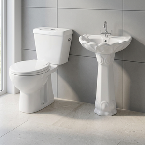 Ensemble sanitaire de salle de bain en céramique pour le marché africain, comprenant une toilette WC deux pièces avec piédestal intégral et un lavabo - Product Image 1