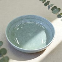 Ensemble d'assiettes en céramique au design épuré, multifonctionnel et sûr, idéal pour les hôtels japonais.