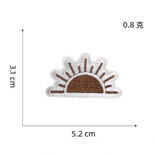 Patch brodé thermocollant soleil pour vêtements et chapeaux - Product Image 5