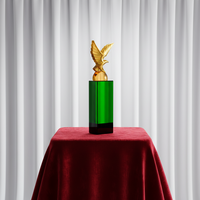 Trophée Aigle Doré en Cristal K9 Poli et Étanche, Base Verte, Gravure Laser, Verre Optique, pour Entreprises