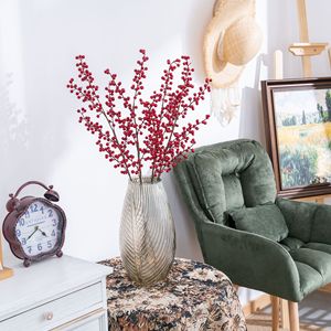 Baies de Noël artificielles CallaFloral, petites baies rouges en plastique, décorations pour la maison, les fêtes, les mariages et les créations artisanales - Product Image 1
