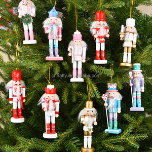 Vente en gros d'ornements de Noël en bois peints à la main, casse-noisettes rose, décoration murale - Product Image 2