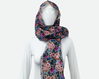 Écharpes, châles et accessoires vestimentaires en soie de mûrier et lin biologique de haute qualité, personnalisés, imprimés et en tissu.