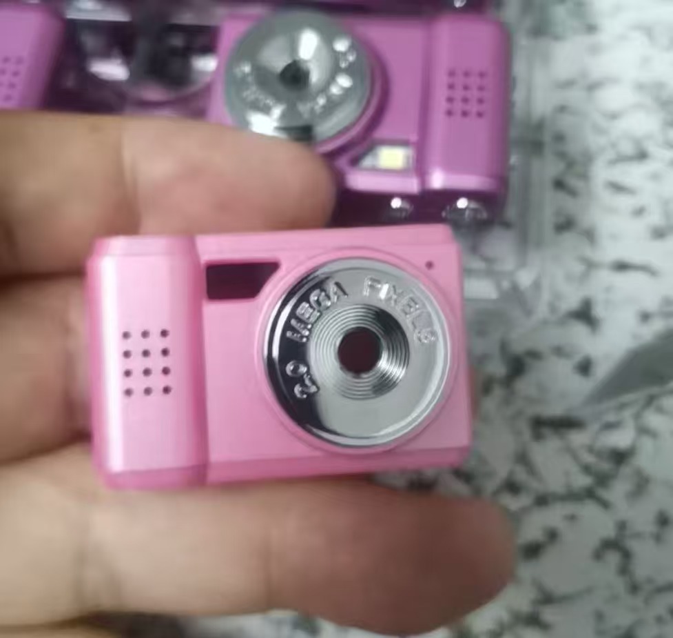 Rosa, de enfoque corto, sin tarjeta de memoria.