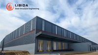 Atelier et entrepôt préfabriqués en acier modernes, résistants aux intempéries et à haute résistance pour l'usinage industriel