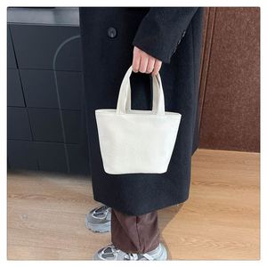 Sac à main pour femme avec logo personnalisé, sac en cuir PU d'hiver, couleur unie, sac décontracté, grande capacité, sac à main tendance pour femmes - Product Image 4